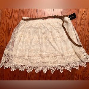 Gorgeous Lacey skirt with belt